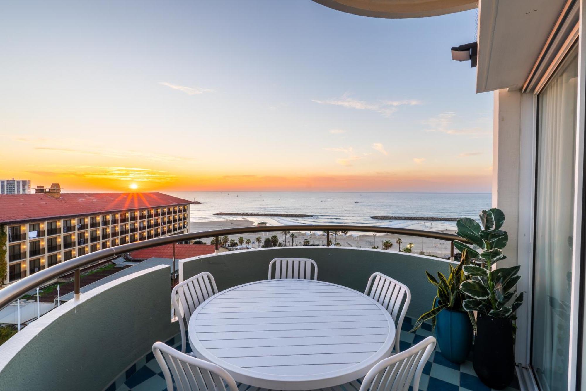 Sunsets Paradise 2Br With Parking By Beachfront Stay Herzelia Exteriör bild
